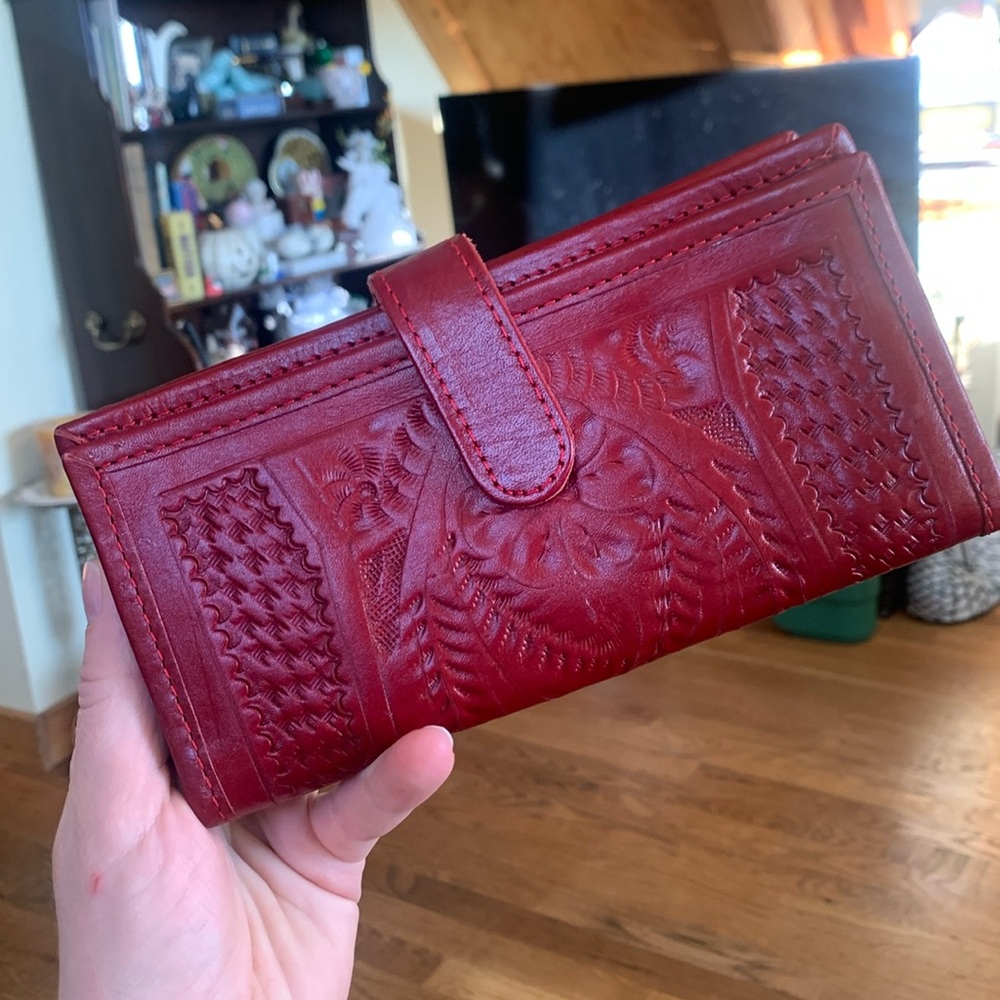 Red Tooled Leather Ropin West Ladies Wallet 6206